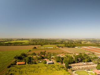 Fototapeta na wymiar Foto aérea de um campo agricola em Limeira, São Paulo