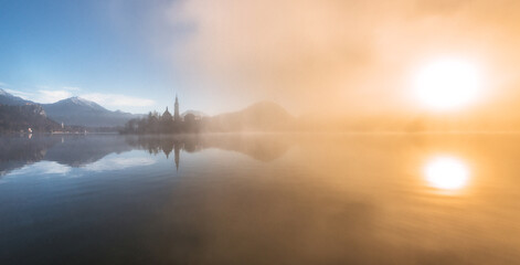 Obraz premium Beautiful autumn mist in the morning at Lake Bled.