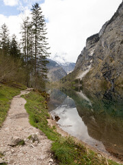 Fototapeta na wymiar Trail path near a lake in the alps 