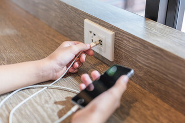 Charging Phone Battery from USB Built-in Socket