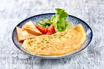 omelet with fresh vegetables and toasts