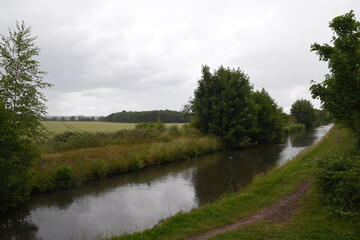 Fototapeta na wymiar the birmingham and fazeley canal next to middleton lakes