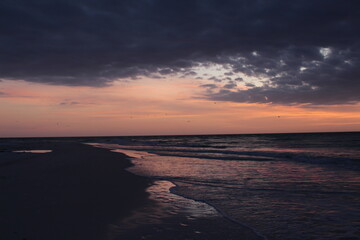 Obraz premium sunset over the sea