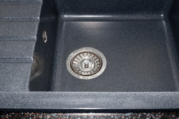 Kitchen sink in black artificial stone with siphon drain and overflow system
