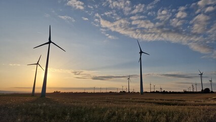 Obraz premium Erneuerbare Energie - Windrad Niedersachsen