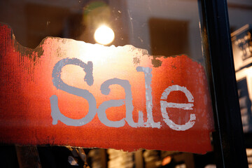 Sale signs in shop window - 514081763