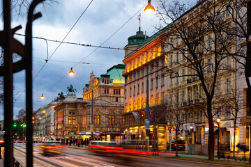 Obraz premium Wide shot of traffic passing the Opernring and Vienna State Opera in Vienna, Austria