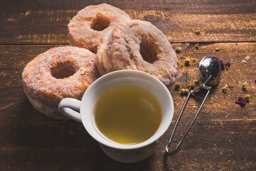 three loaves of bread plus tea 