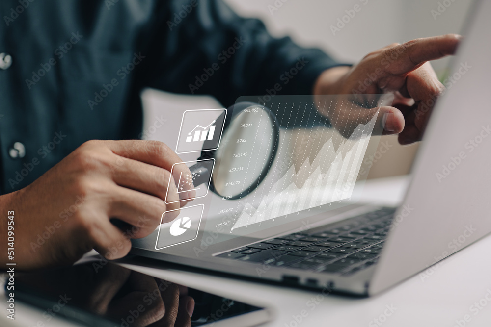 Aufkleber The analyses of large amounts of data and the idea of business intelligence. Charts of the company finances are displayed on a screen that is simulated.
