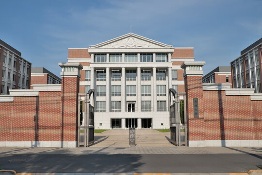 【杏林大学】井の頭キャンパスの正門 　（東京都三鷹市）