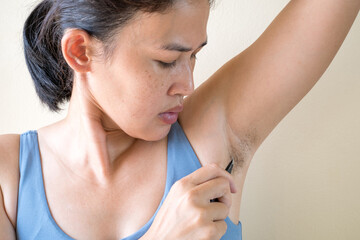 Woman plucking armpit underarm with tweezers. Hygiene skin body care and beauty. Healthcare and medicine concept.
 - obrazy, fototapety, plakaty