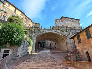 Fototapeta na wymiar acquedotto medievale, Perugia, Umbria, Italia