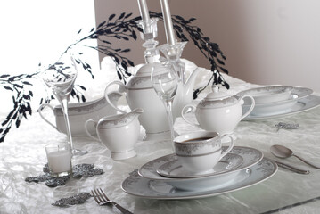 Luxury china dinnerware. Elegant golden design porcelain dishes.