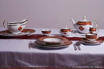 Luxury china dinnerware. Elegant golden design porcelain dishes.