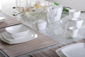 Fototapeta na wymiar Elegant table setting with luxury china dinnerware. Golden design porcelain dishes.