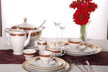 Luxury china dinnerware. Elegant golden design porcelain dishes.