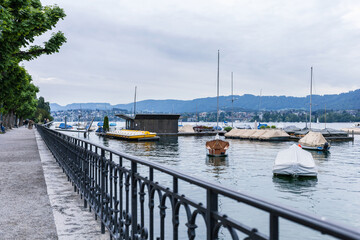 Fototapeta na wymiar atmosphere of lake Zurich on weekend or day off, boat on lake