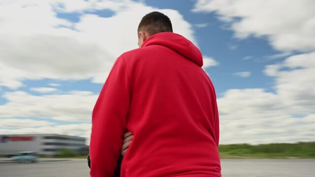 Video 360 degrees. The camera pans around the hugging and kissing couple.