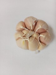 Fototapeta na wymiar garlic in a bowl