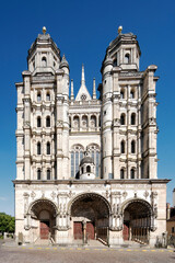 Fototapeta na wymiar Portal der Kirche St. Michel in Dijon