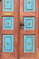 Historische farbige Holztüre