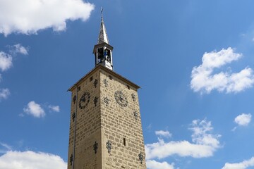 Fototapeta premium La tour Jacquemart, tour de l'horloge, village de Romans sur Isère, France
