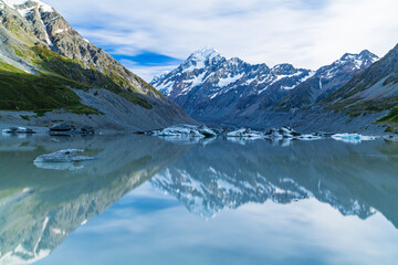 ニュージーランド　アオラキ・マウント・クック国立公園のフッカー・バレー・トラックのフッカー氷河湖
