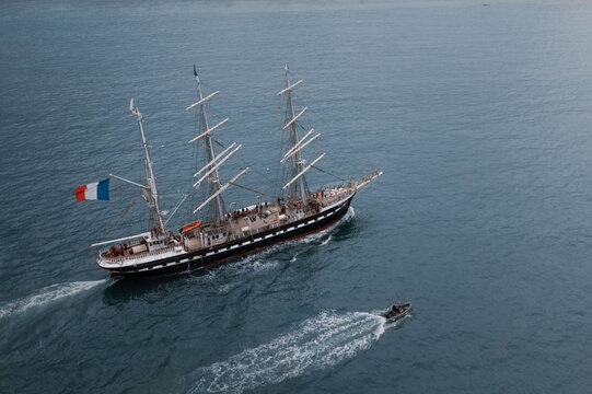 Le Belem, trois-m&acirc;ts fran&ccedil;ais arrivant au port de F&eacute;camp pour l'&eacute;v&eacute;nement Grand'Escale de juin 2022
