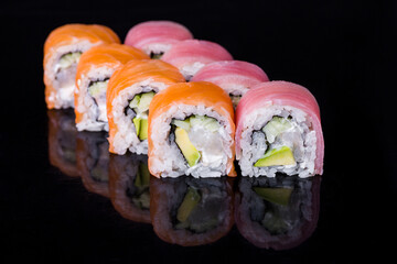 Roll with salmon, tuna, scallops
