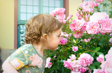 Fototapeta premium Little girl playing in the garden
