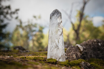 Energiekristall, Bergkristall im Wald