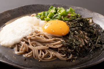 とろろとオクラのぶっかけ冷やしそば