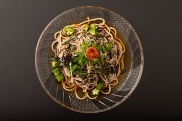 梅とオクラの冷やしそば