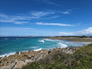 Leichte Brandung in der Bretagne