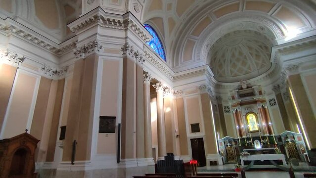 Benevento - Panoramica interna della Chiesa della Madonna delle Grazie