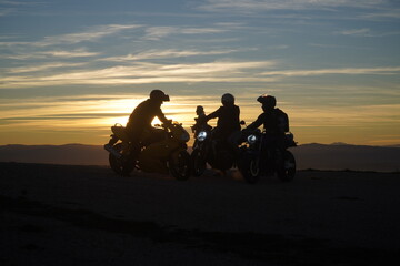 Motoclette al tramonto