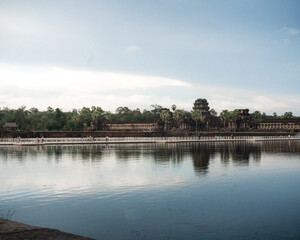 Temple sur lac