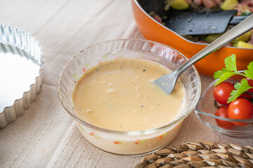 キッシュ液作り　材料を合わせる