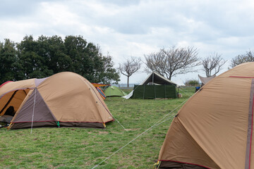 キャンプ場　テント 