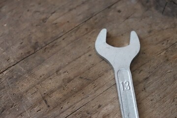 Fixed wrench 13 on a brown wooden prank 
