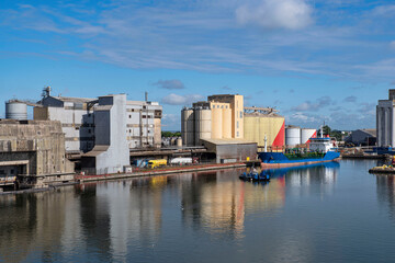 Obraz premium Grain silo in the port of Saint Nazaire in Brittany, France