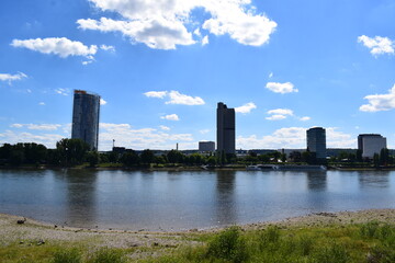 Skyline in Bonn, drei Hochhäuser