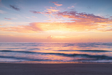 Fototapeta na wymiar a beautiful ocean sunrise or sunset