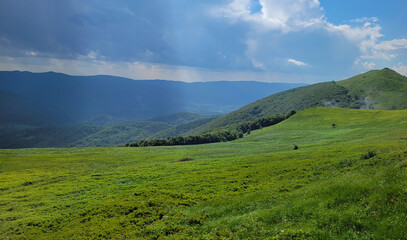 Obraz premium Góry Bieszczady w Europie, Polska.