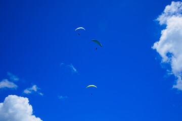 There are 3 parachutes in the blue sky with white clouds. Luye Highland (aka Luye Platform, Luye Gaotai), is a hill in East Rift Valley. Taitung County, Taiwan