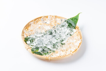 ザルに入った氷