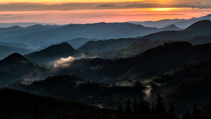 Obraz premium Sunset from the Prislop Pass, Rodna (Rodnei) Mountains, Carpathians, Romania.