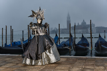 Fototapeta na wymiar Traditional masked costumes in Venice, Italy