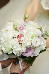 Fototapeta na wymiar bride holding bouquet of flowers