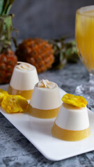 Panna cotta pina colada